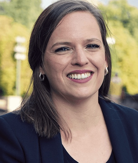 Chorleiterin Leonie Domesle